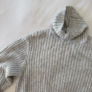 Soft Gray Ribbed Turtleneck Sweater ASPEN- Womens small